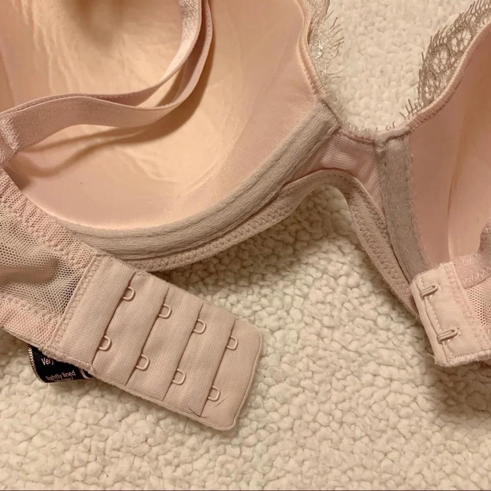 Victoria’s Secret Pink Very Sexy Lightly Lined Plunge Bra